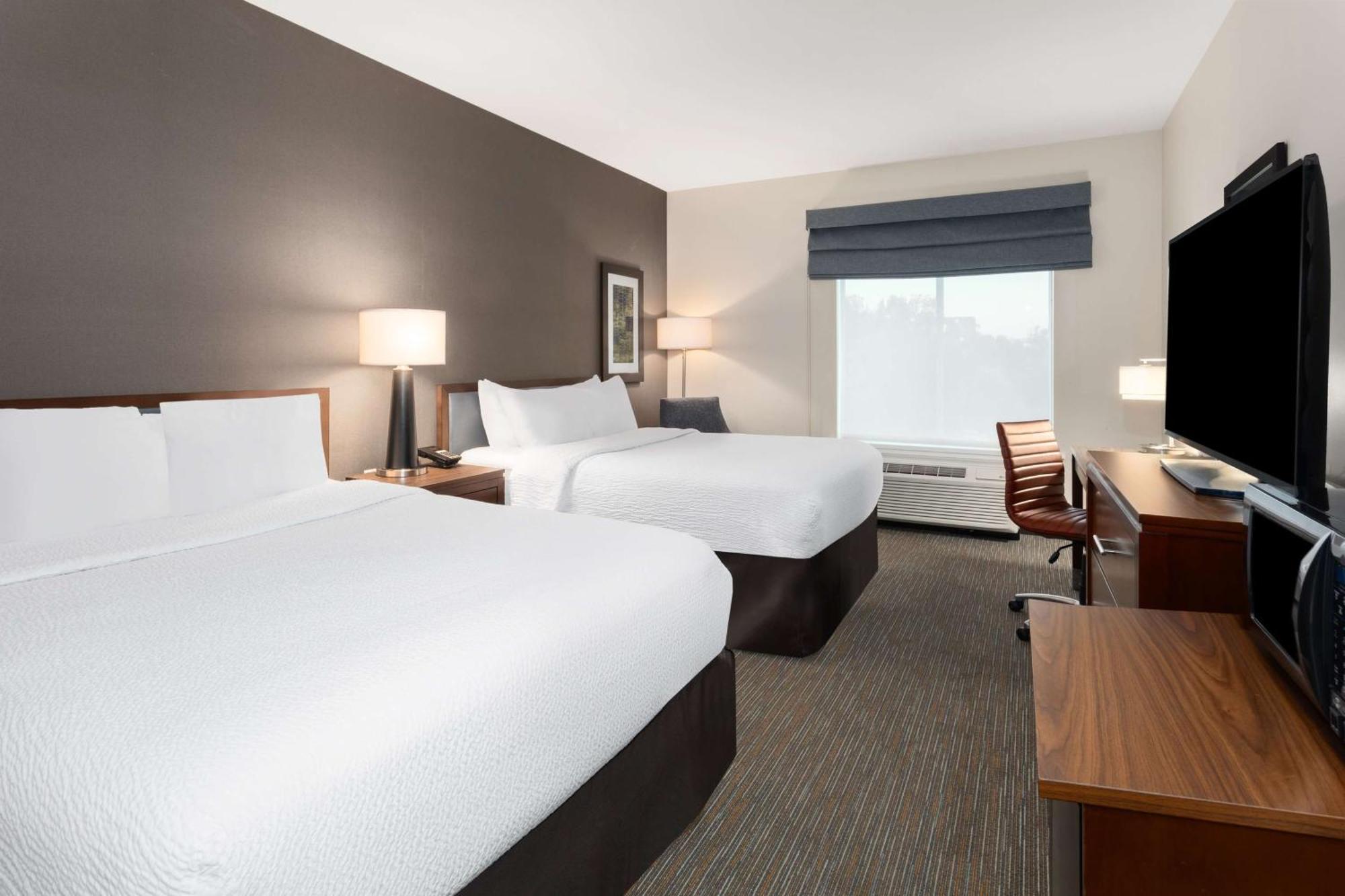 Hampton Inn By Hilton Nashville Airport Century Place Exterior photo