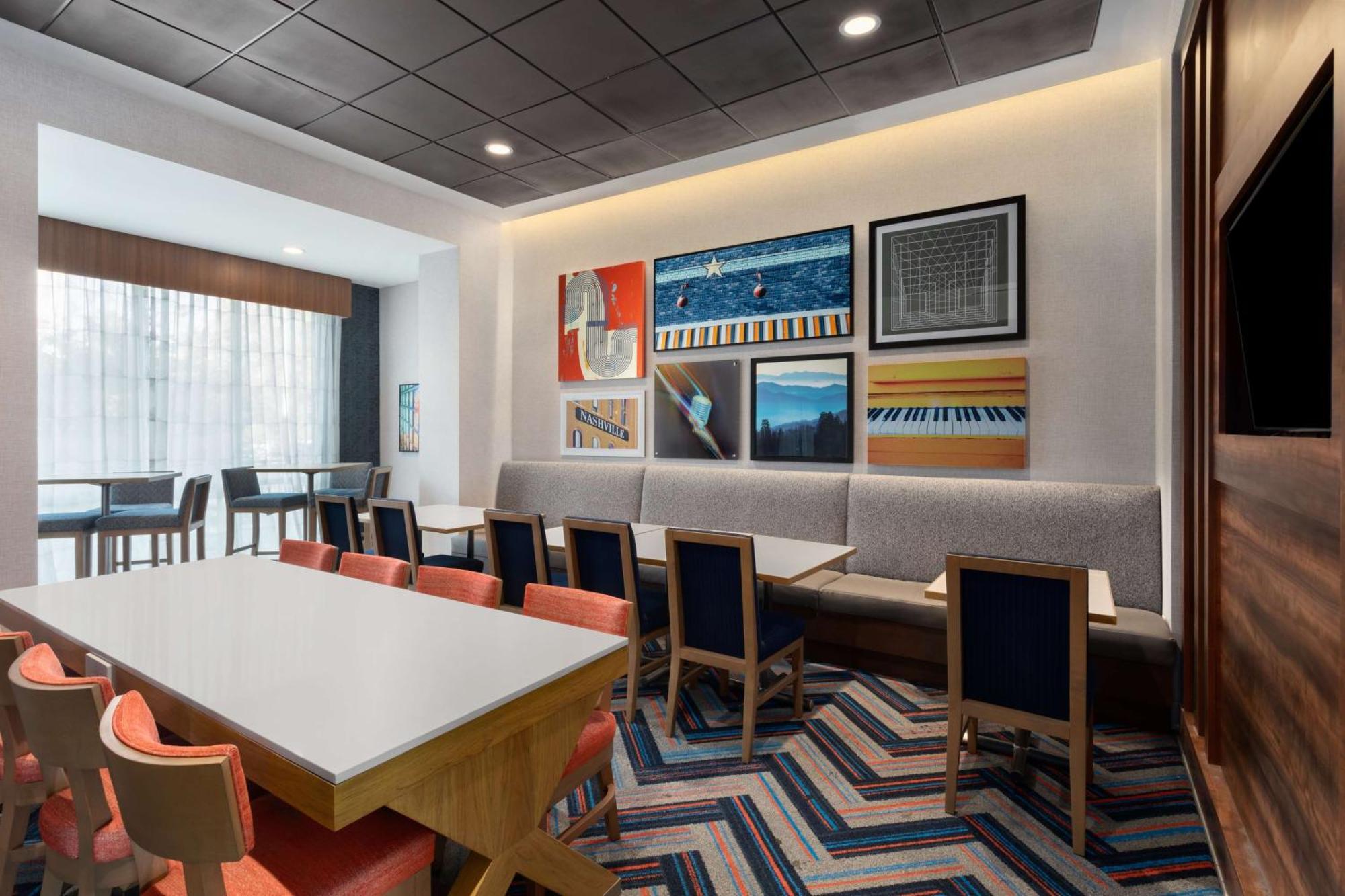 Hampton Inn By Hilton Nashville Airport Century Place Exterior photo