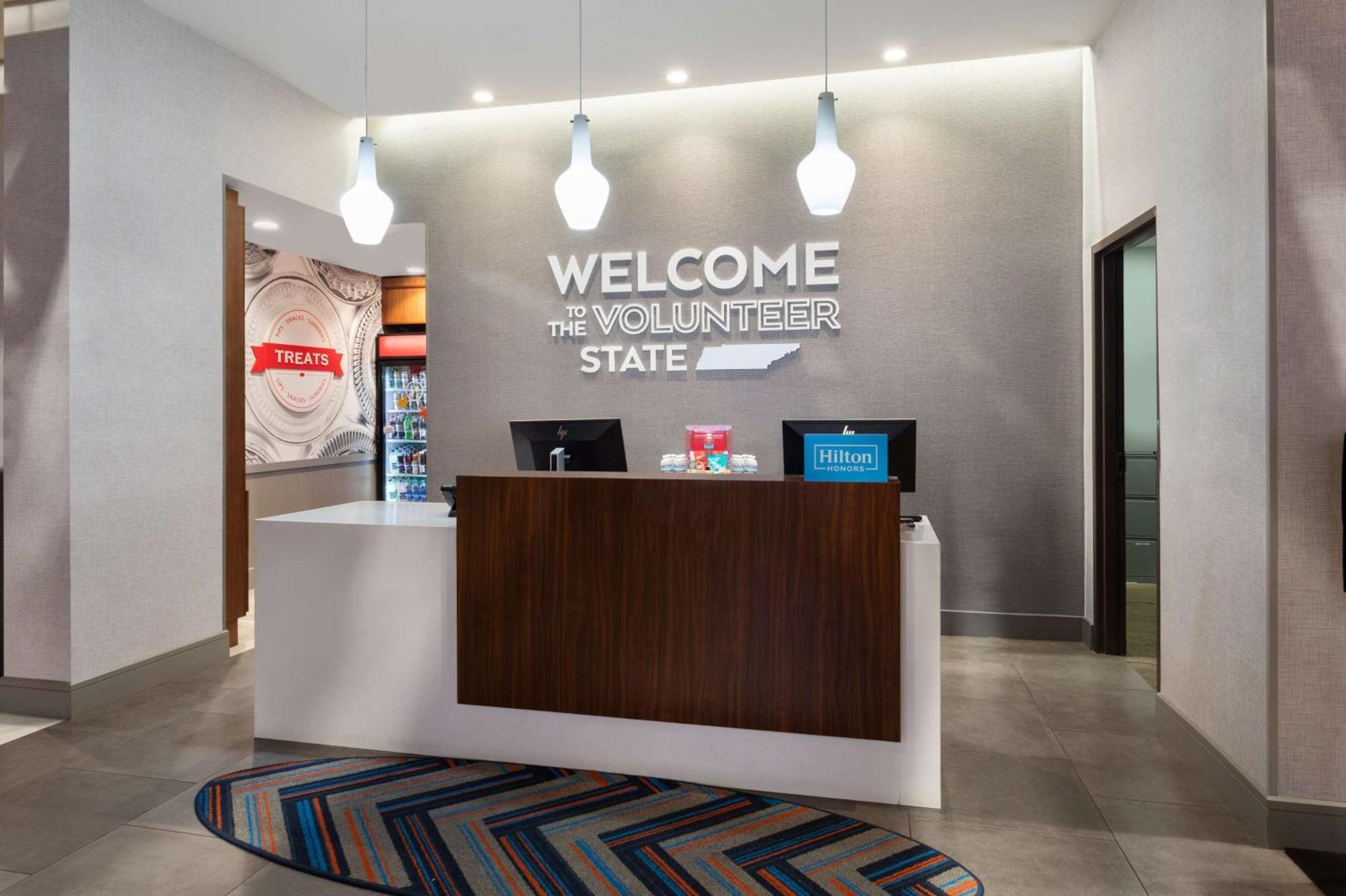 Hampton Inn By Hilton Nashville Airport Century Place Exterior photo