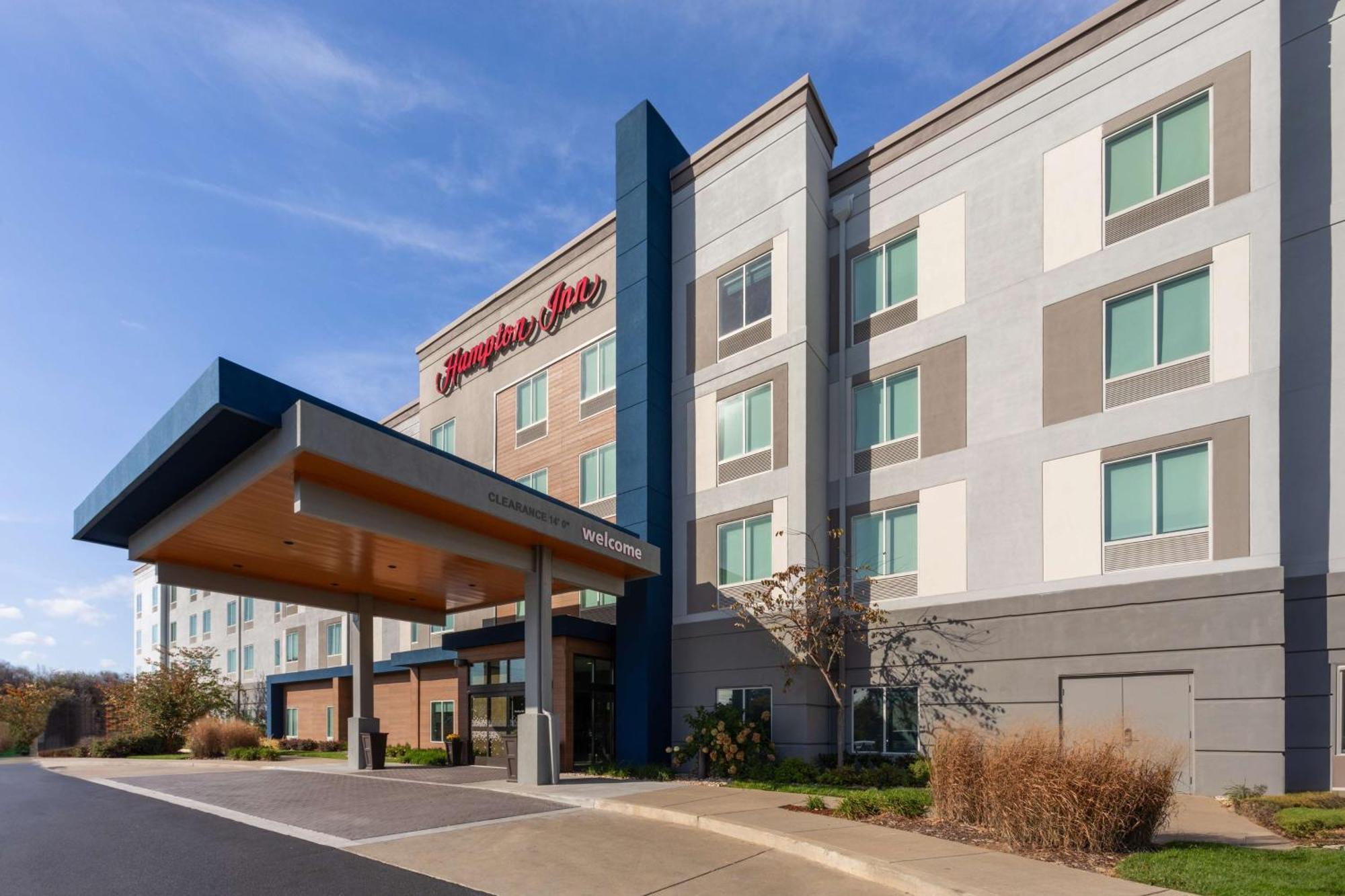 Hampton Inn By Hilton Nashville Airport Century Place Exterior photo