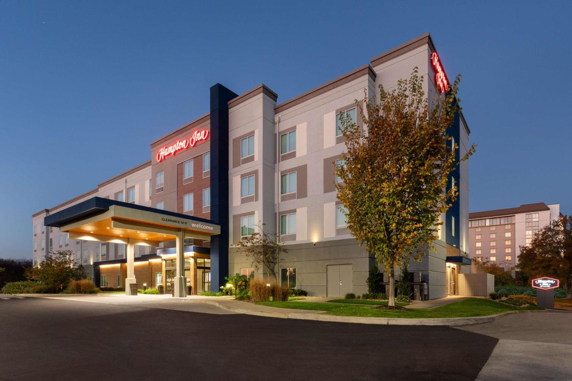 Hampton Inn By Hilton Nashville Airport Century Place Exterior photo