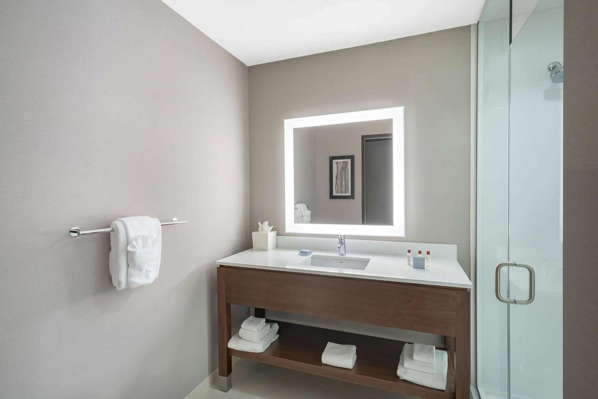 Hampton Inn By Hilton Nashville Airport Century Place Exterior photo