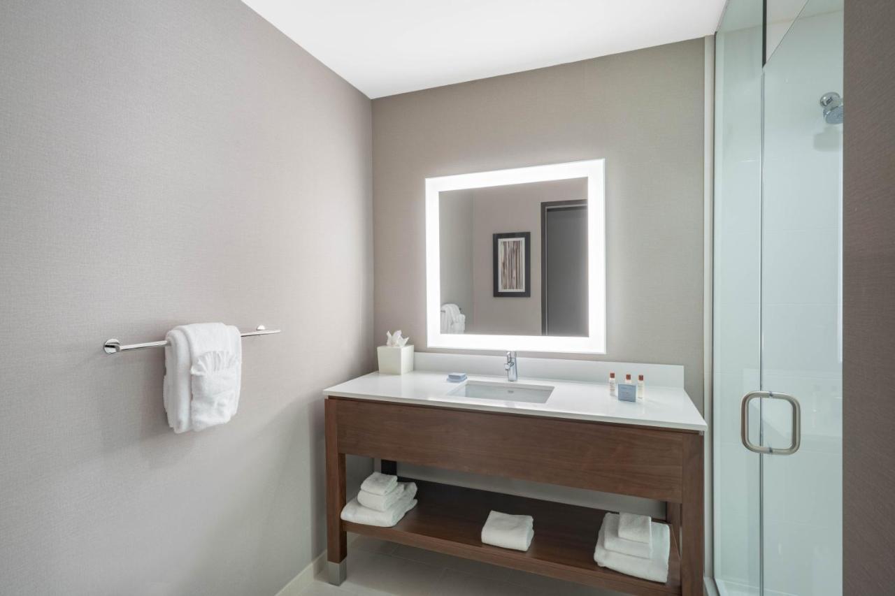 Hampton Inn By Hilton Nashville Airport Century Place Exterior photo